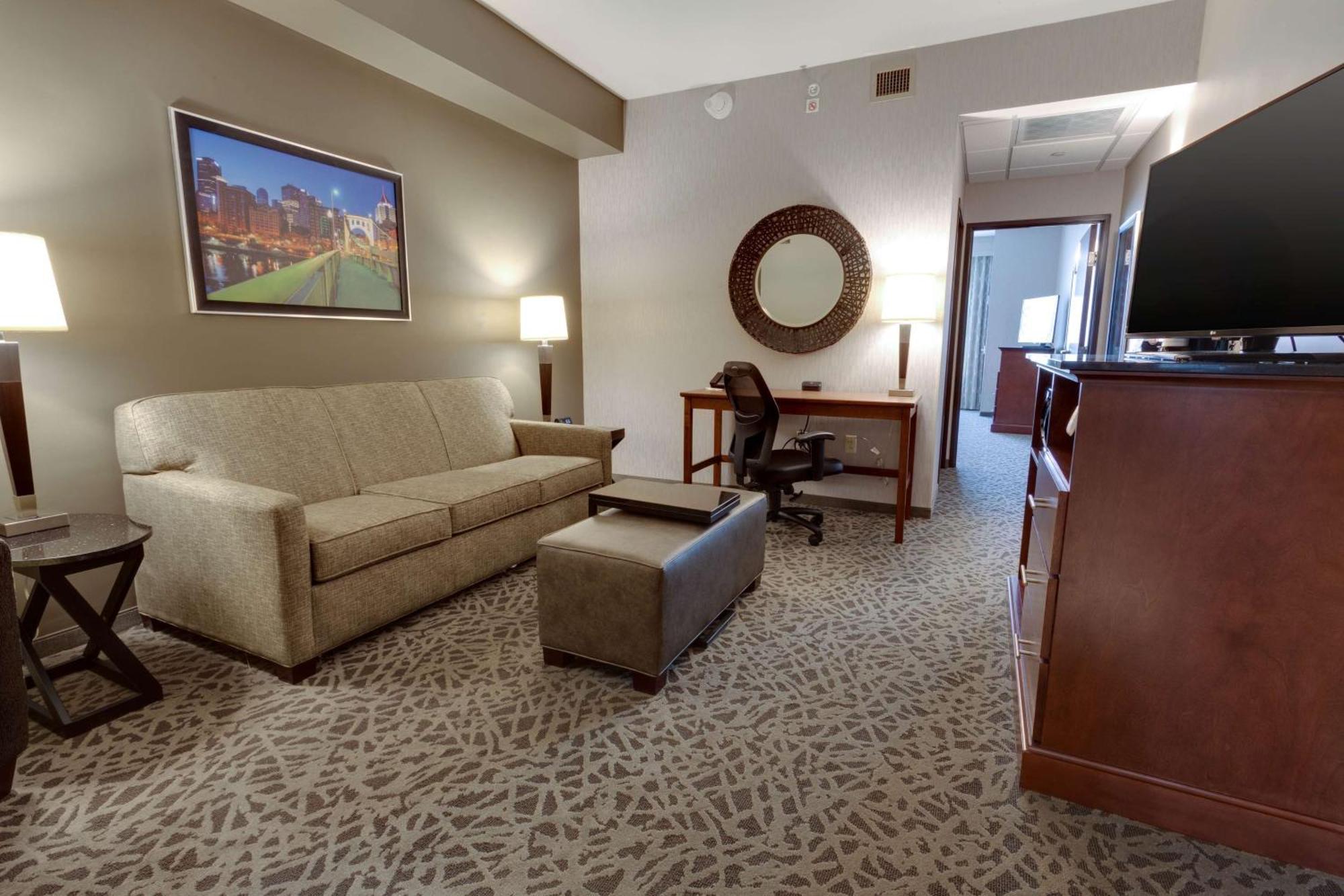 Drury Inn & Suites Pittsburgh Airport Settlers Ridge ภายนอก รูปภาพ