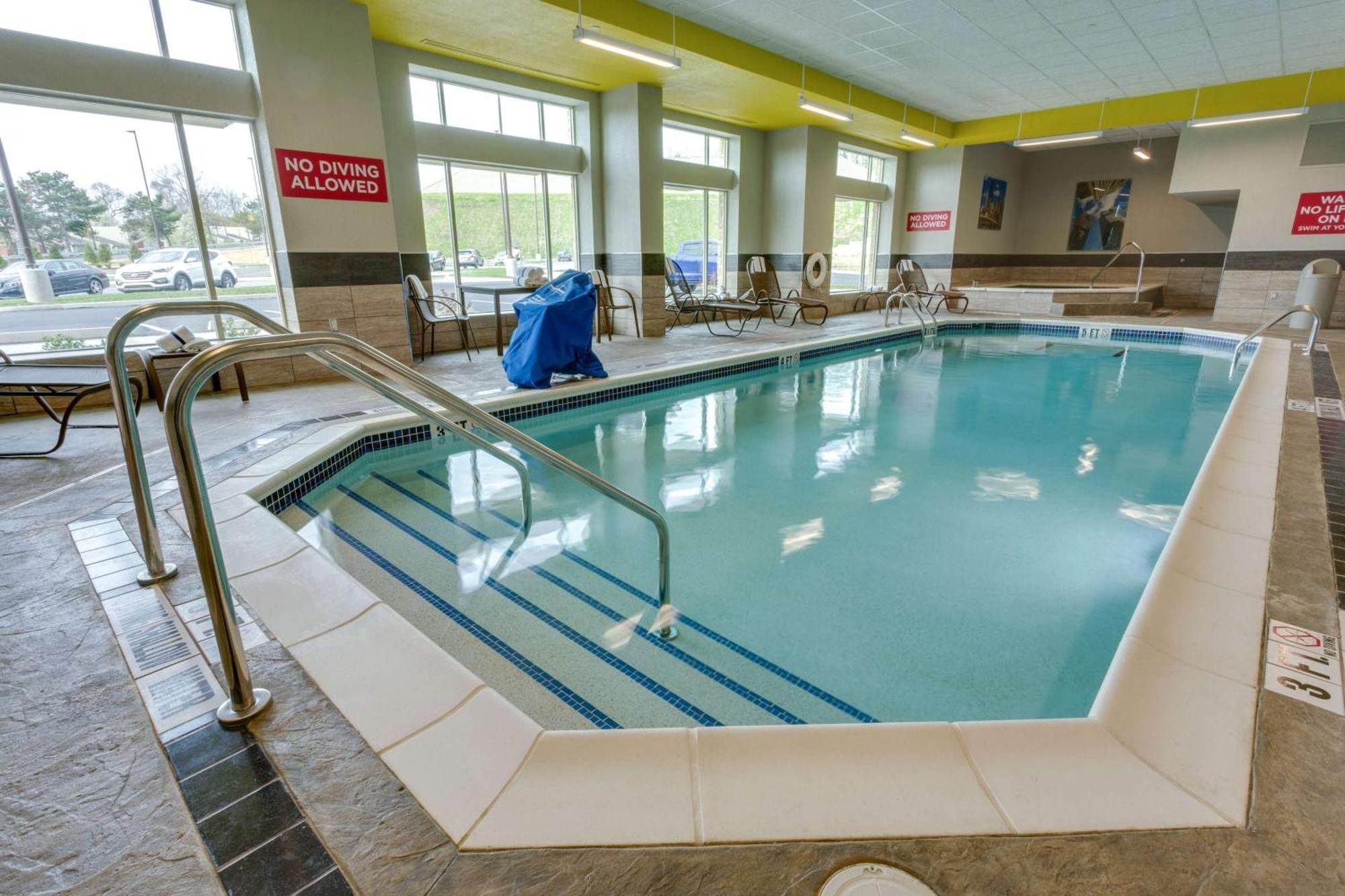 Drury Inn & Suites Pittsburgh Airport Settlers Ridge ภายนอก รูปภาพ